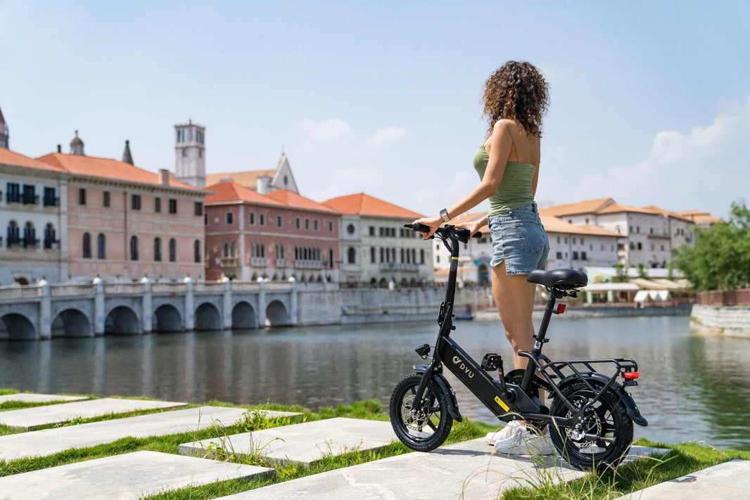 DYU C3 folding e-bike ridden by the waterfront for a US e-bike class guide