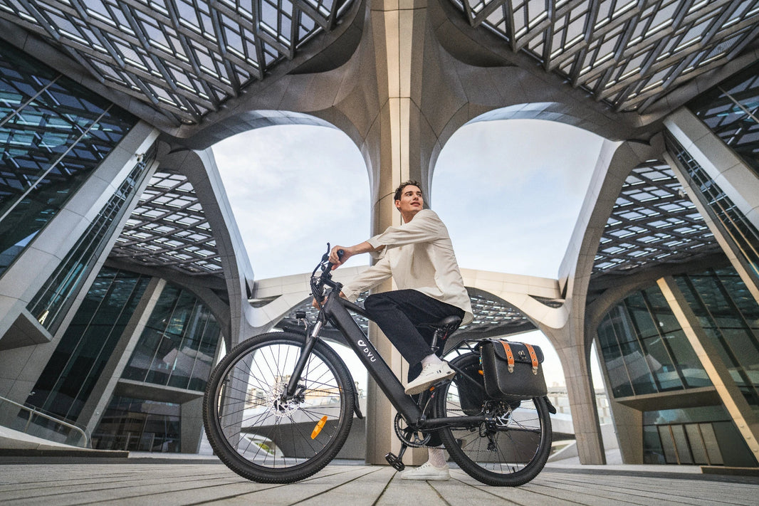 DYU C5 city e-bike comfort guide on an urban bridge